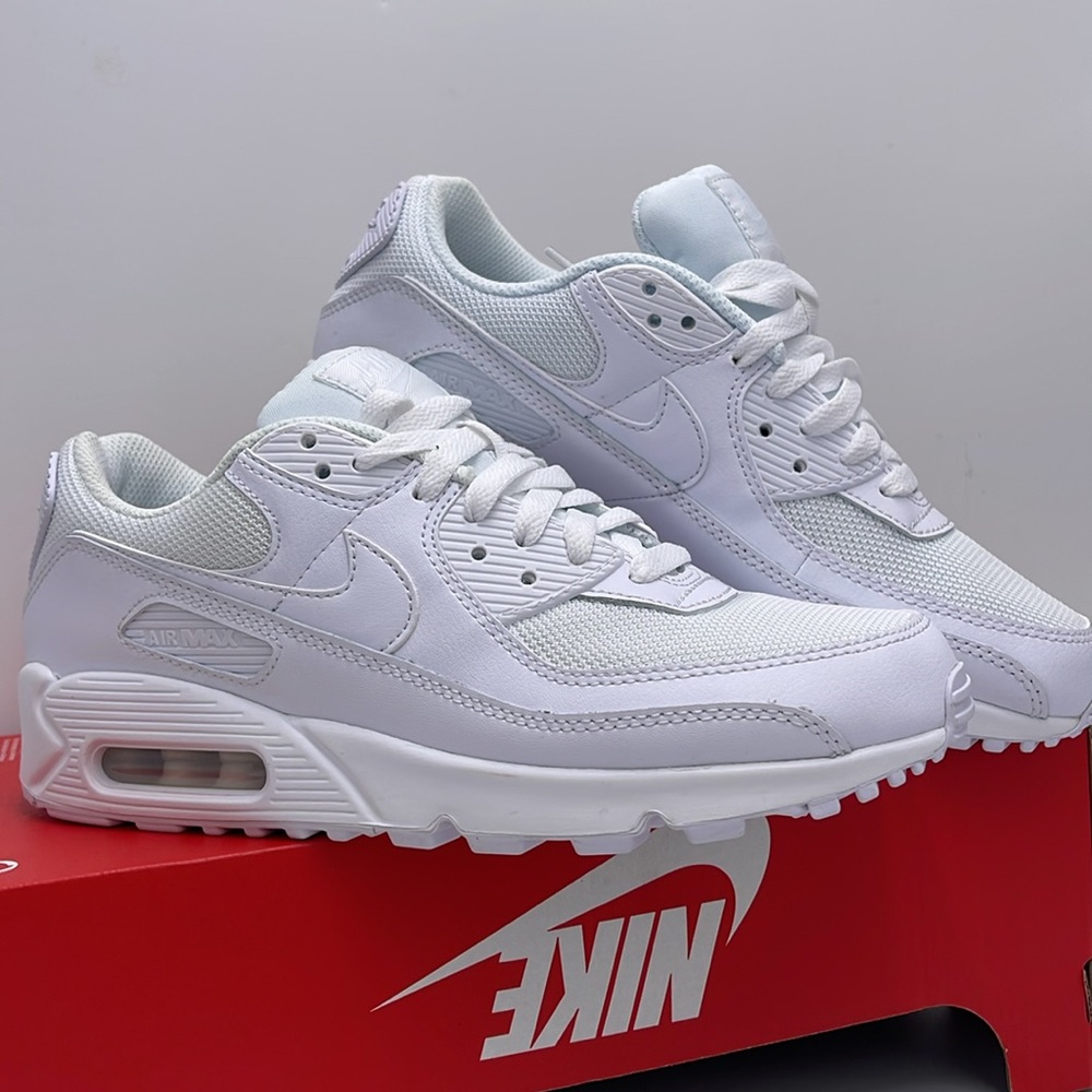 Nike WMNS 2020 Air Max 90 'Triple White'
Sneakers - Picture 10 of 16